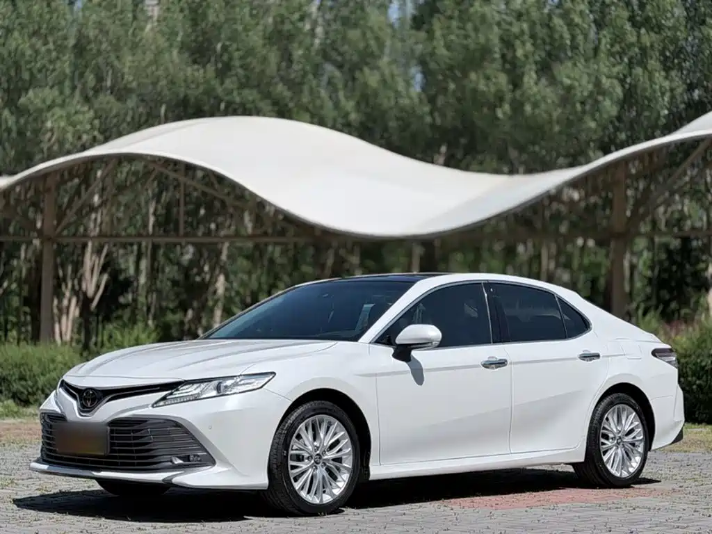 Toyota Camry 2019 — фото 2