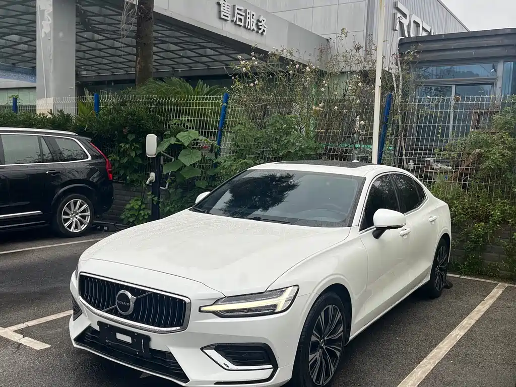 Volvo S60 2025