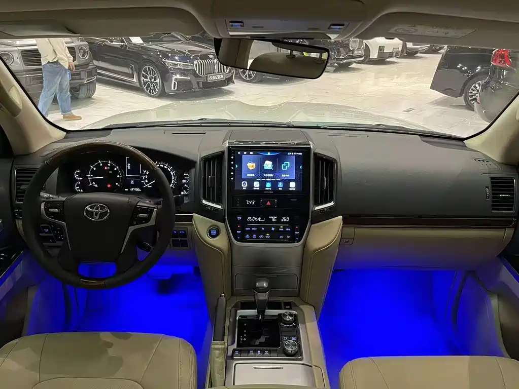 Toyota Land Cruiser 2017 — фото 11