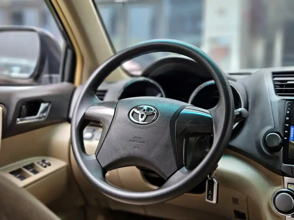 Toyota Highlander 2012 — фото 13