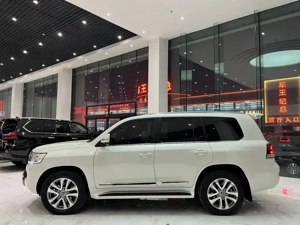Toyota Land Cruiser 2017 — фото 4