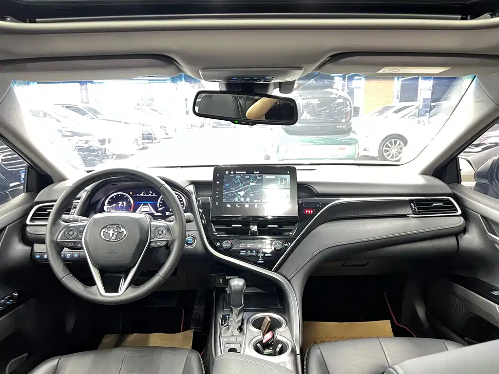 Toyota Camry 2022 — фото 14