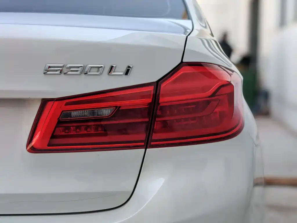 BMW 5 Series 2018 — фото 11