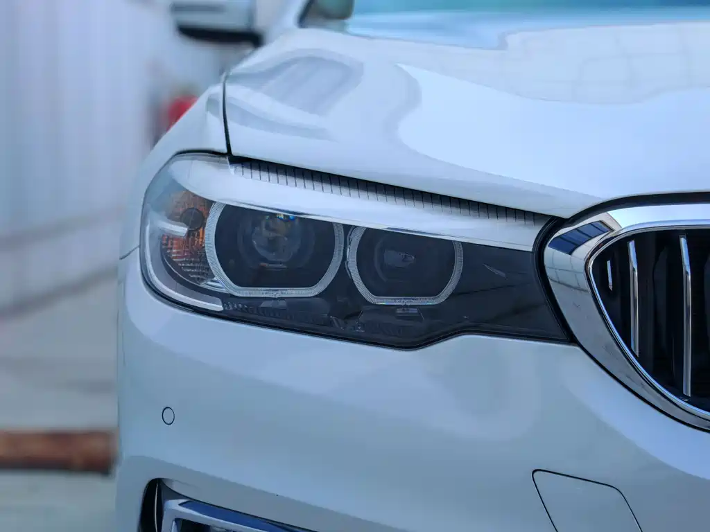 BMW 5 Series 2018 — фото 8