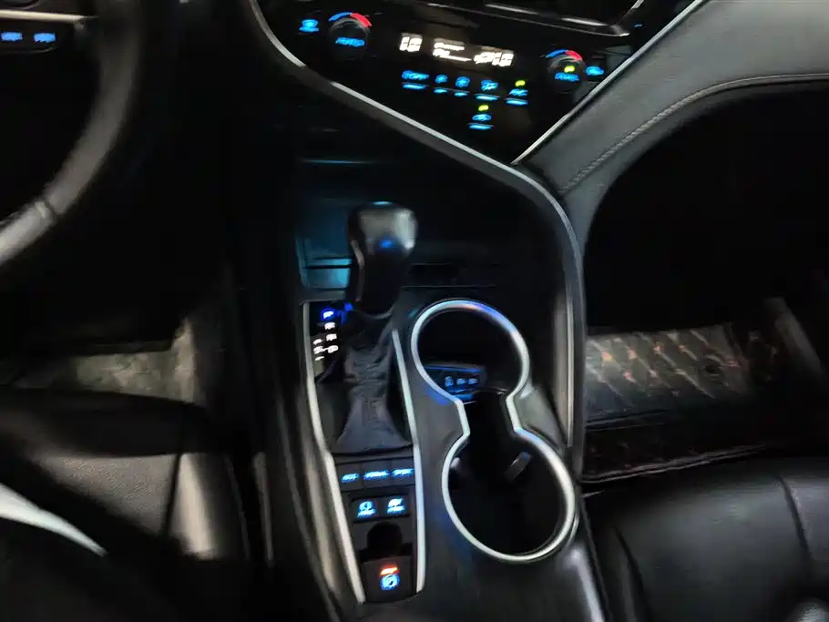 Toyota Camry 2023 — фото 16