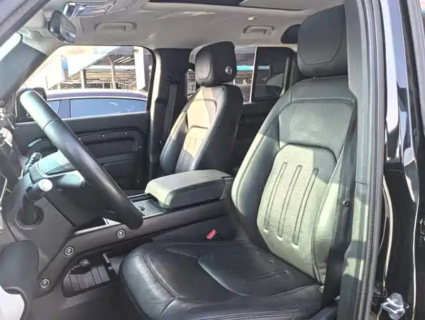 Land Rover Defender 2020