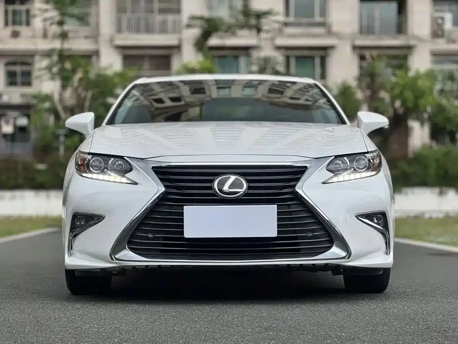Lexus ES 2017 — фото 2