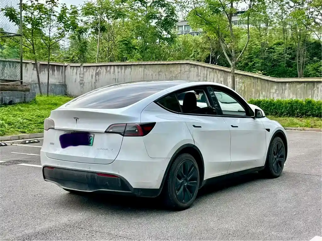 Tesla Model Y 2023 — фото 9
