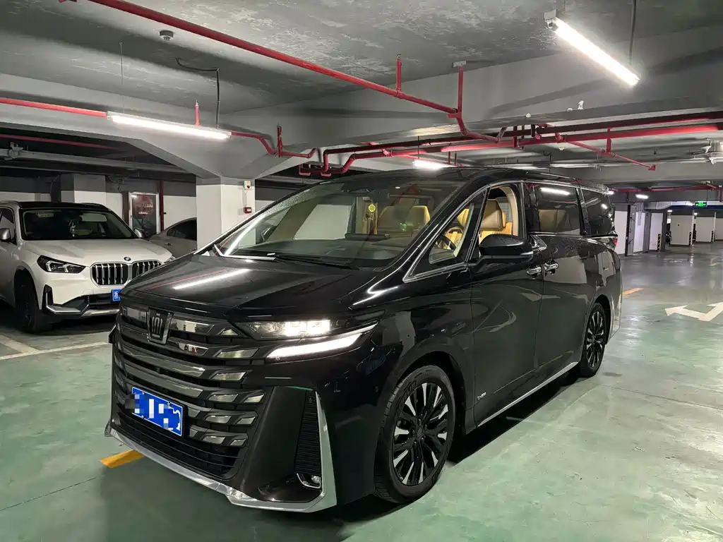 Toyota Vellfire 2024 — фото 1