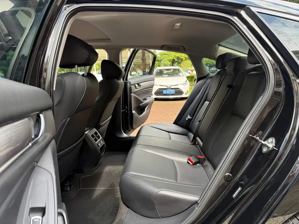 Honda Accord 2023 — фото 11