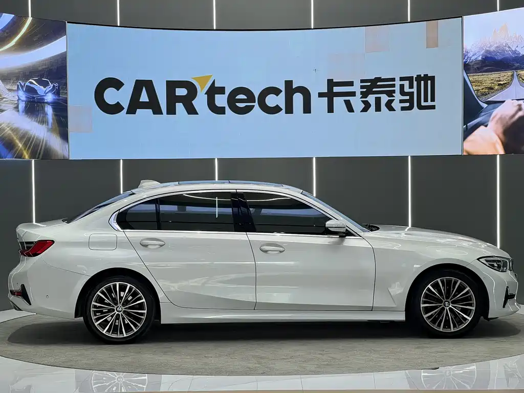BMW 3 Series 2019 — фото 18