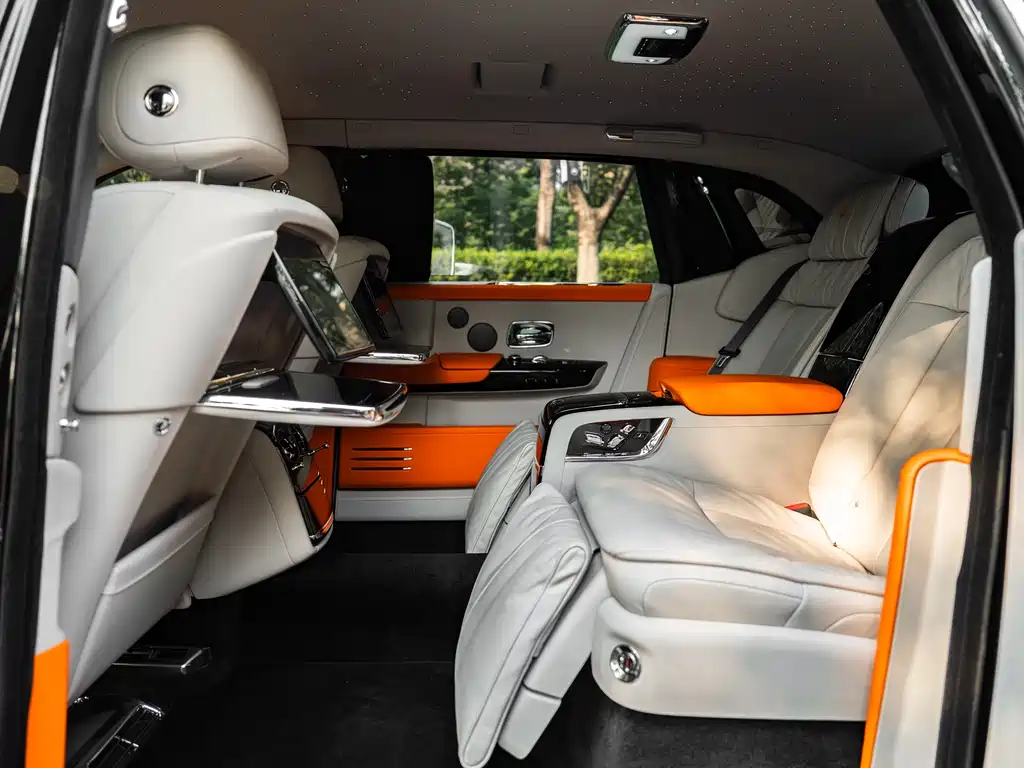 Rolls-Royce Phantom 2023 — фото 15