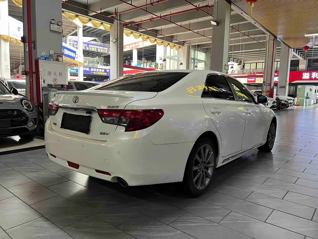 Toyota Reiz 2014
