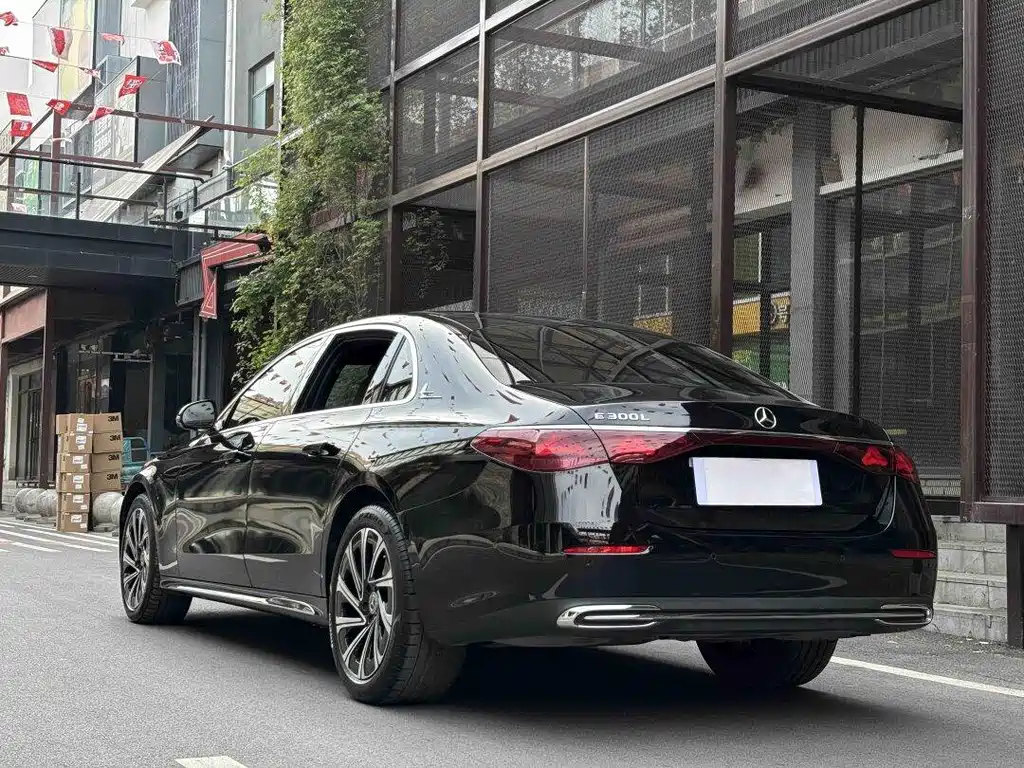 Mercedes-Benz E-Class 2025