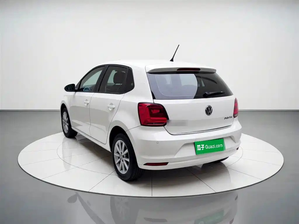 Volkswagen Polo 2015 — фото 4