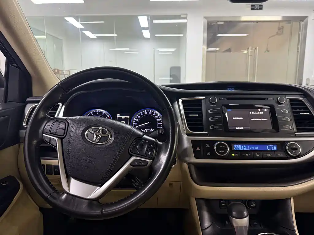 Toyota Highlander 2018 — фото 17