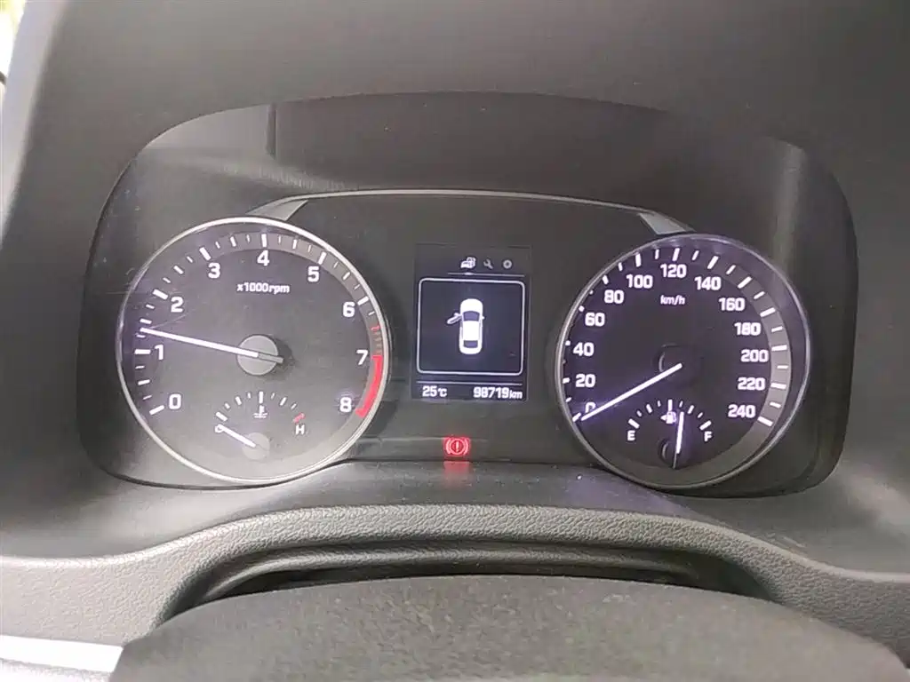 Hyundai Elantra 2017 — фото 12