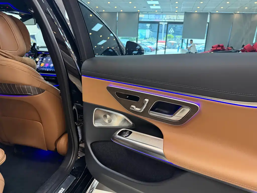 Mercedes-Benz E-Class 2025 — фото 13