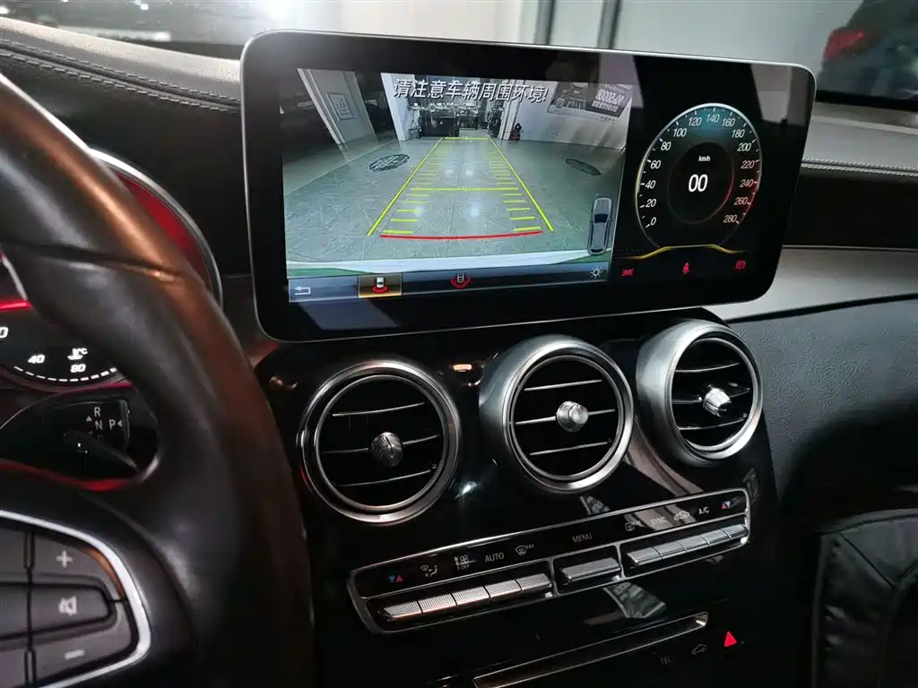 Mercedes-Benz GLC 2018 — фото 11