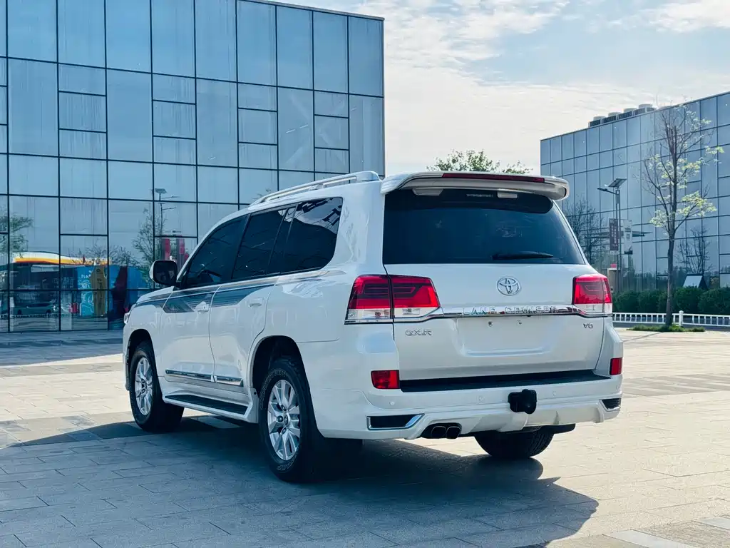 Toyota Land Cruiser 2017 — фото 9