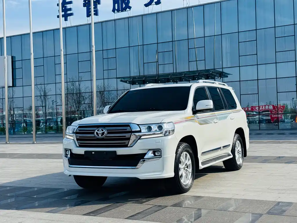 Toyota Land Cruiser 2017 — фото 3