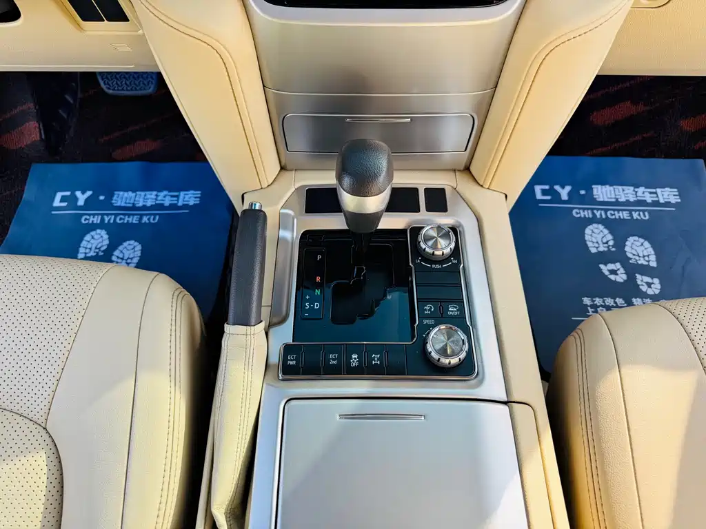 Toyota Land Cruiser 2017 — фото 16
