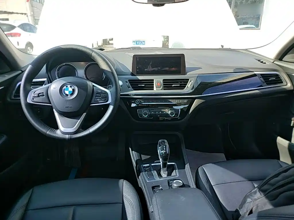 BMW 1 Series 2020 — фото 10