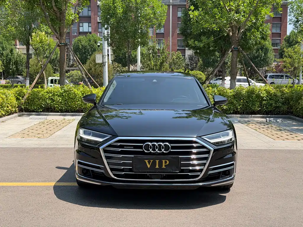 Audi A8 2022 — фото 1