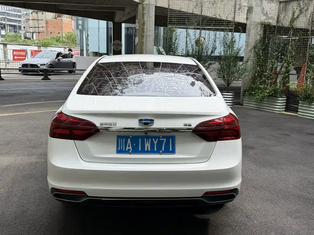 Geely Emgrand 2018 — фото 15