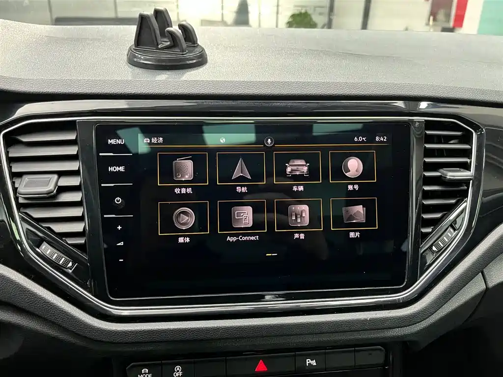 Volkswagen T-Roc 2023 — фото 3