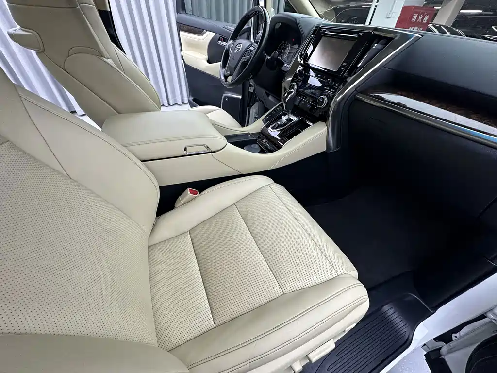 Toyota Alphard 2018 — фото 16