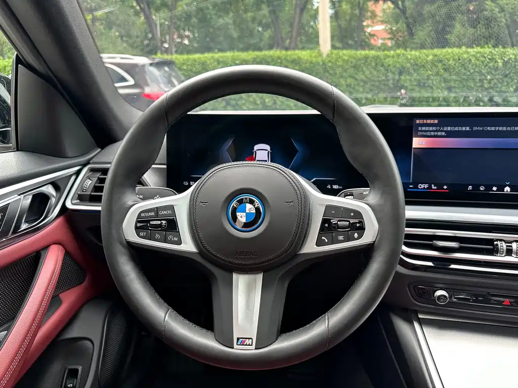BMW i4 2025 — фото 13