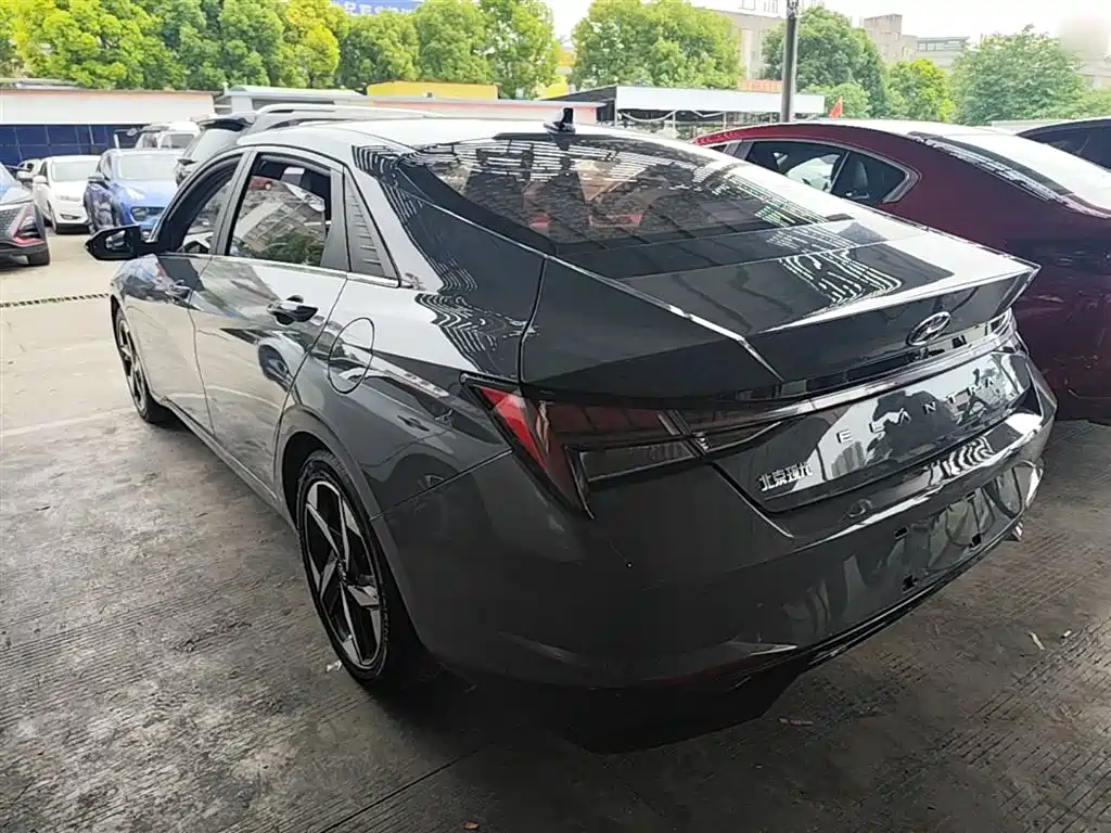 Hyundai Elantra 2021