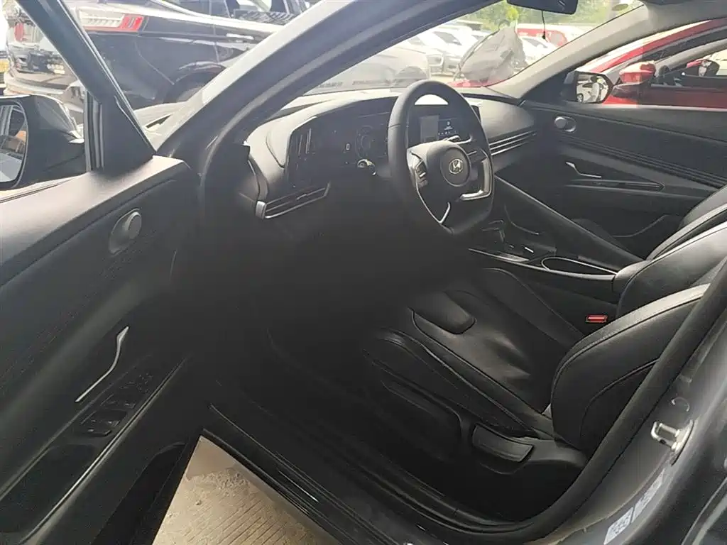 Hyundai Elantra 2021 — фото 16