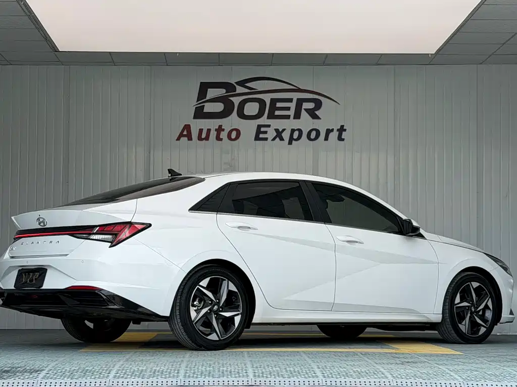 Hyundai Elantra 2022