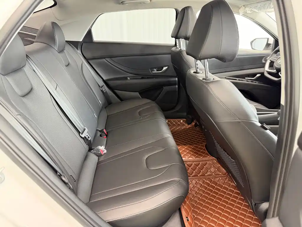 Hyundai Elantra 2022 — фото 16