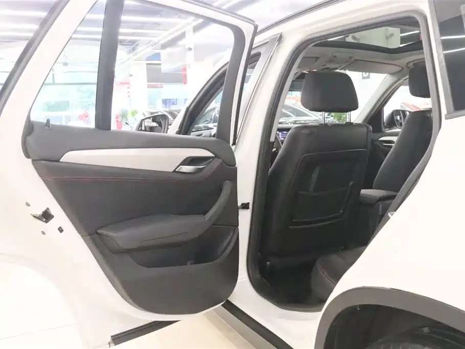 BMW X1 2015 — фото 15