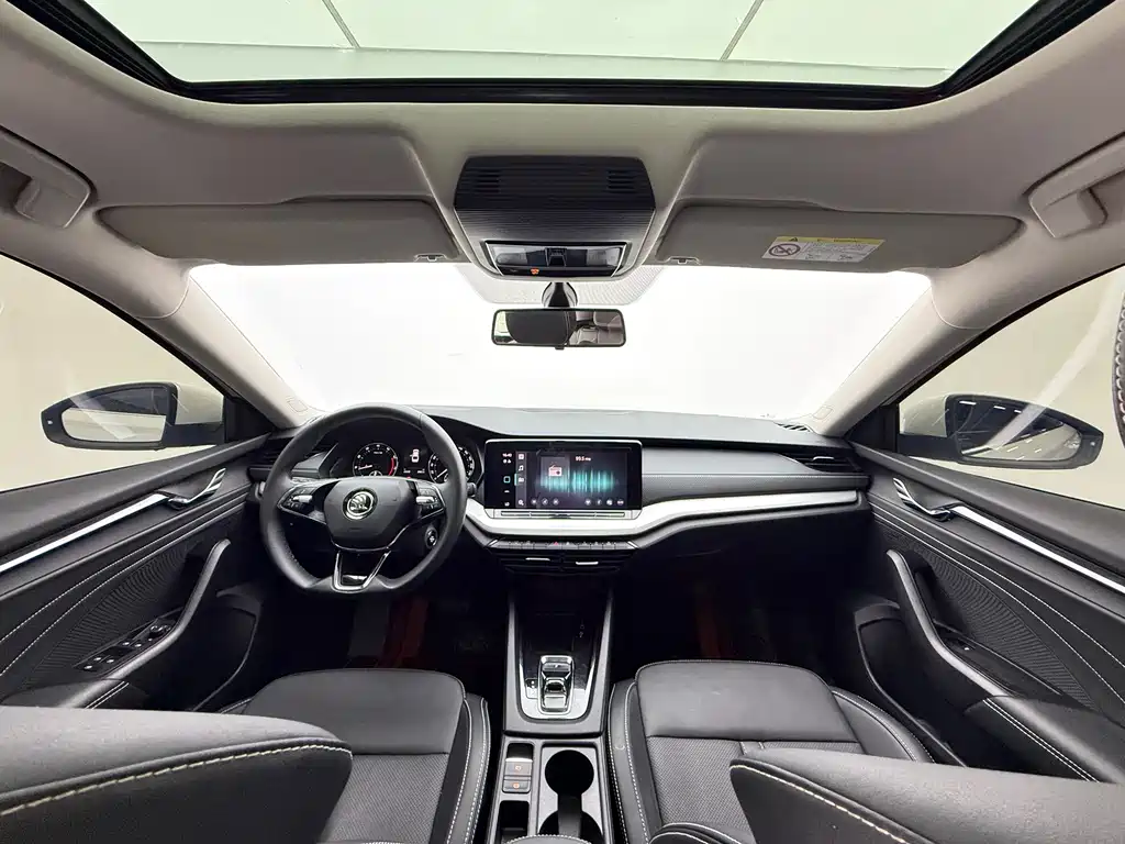 Skoda Octavia 2023 — фото 10