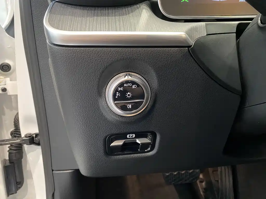Mercedes-Benz C-Class 2024