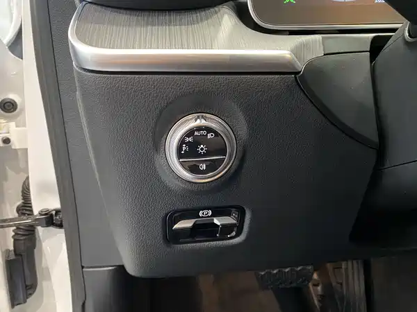 Mercedes-Benz C-Class 2024