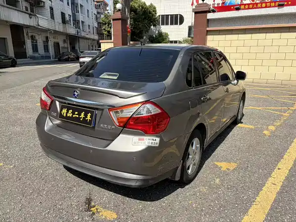 Venucia D50 2015
