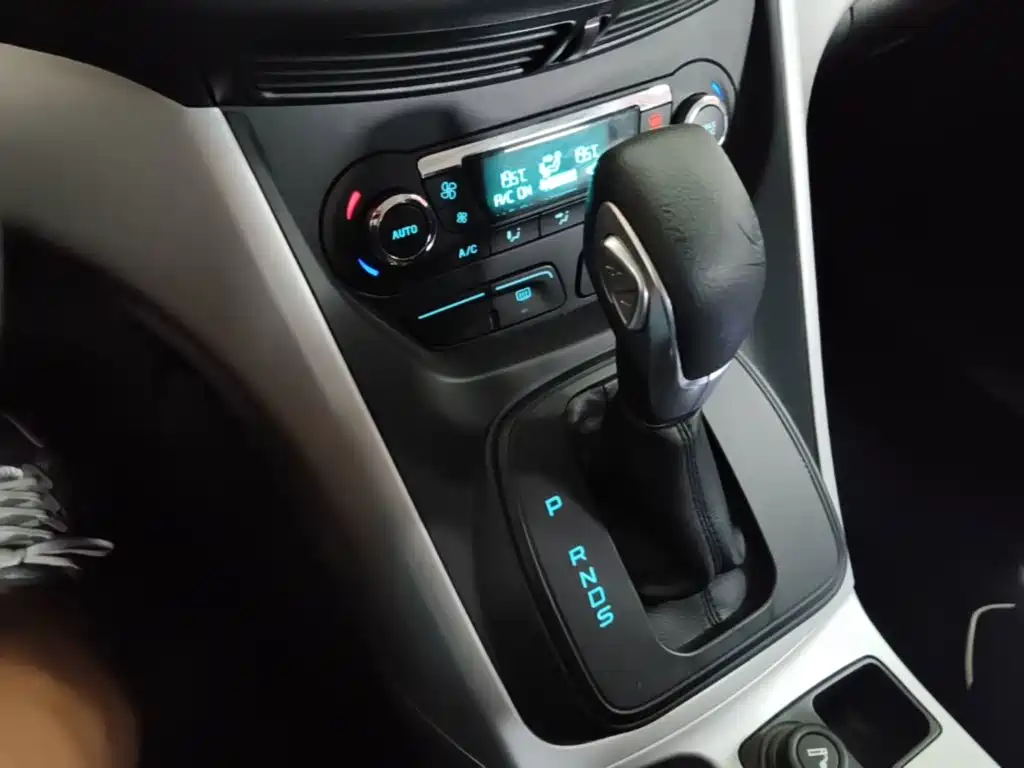 Ford Kuga 2015 — фото 14