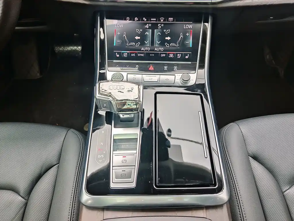 Audi Q8 2022 — фото 13