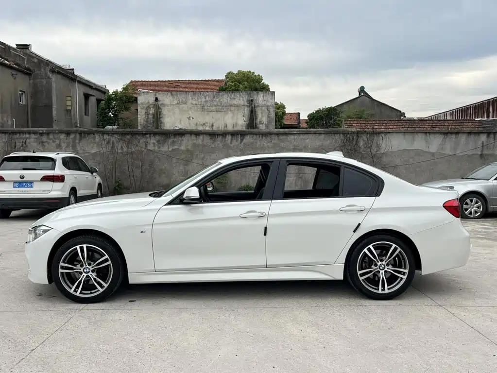 BMW 3 Series 2018 — фото 13