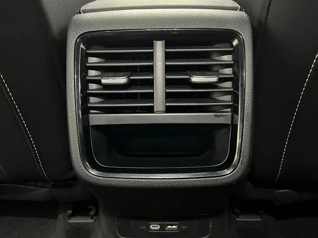 Skoda Octavia 2022 — фото 18