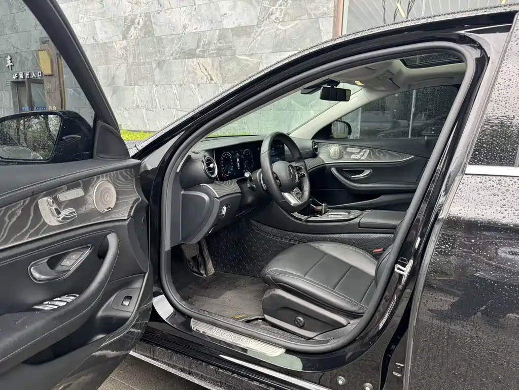 Mercedes-Benz E-Class 2023 — фото 4