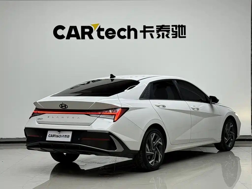 Hyundai Elantra 2025