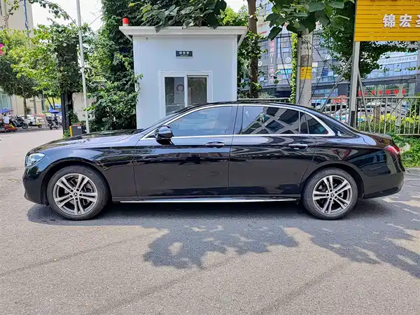 Mercedes-Benz E-Class 2022