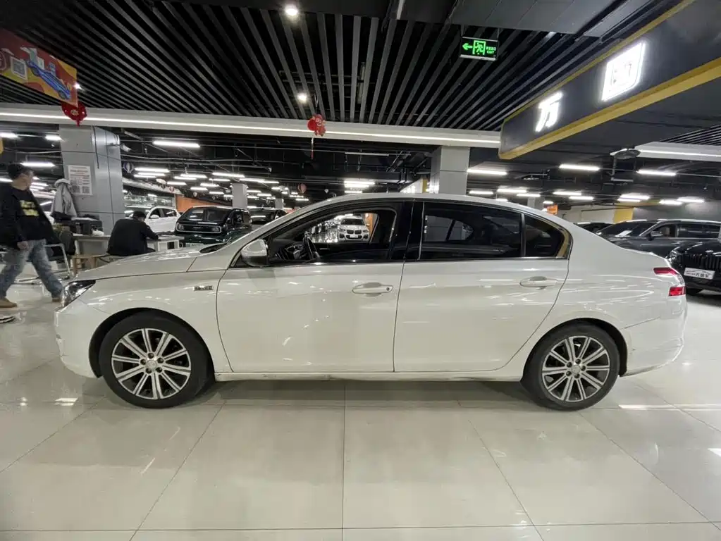 Peugeot 408 2015