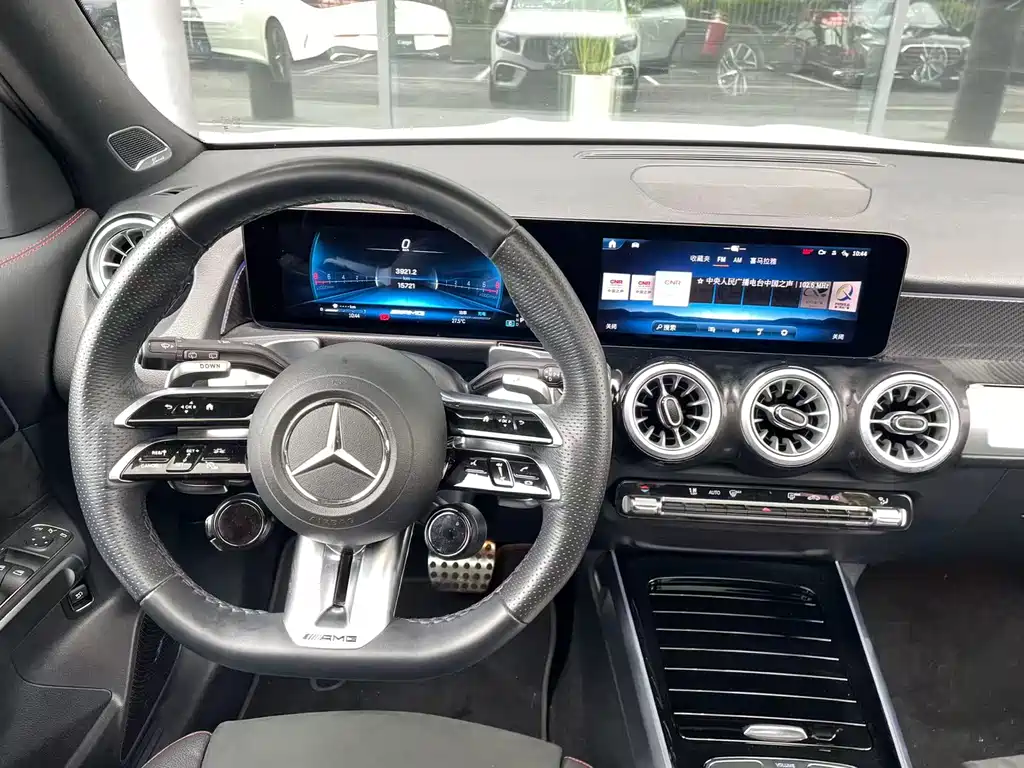Mercedes-Benz GLB AMG 2025 — фото 11
